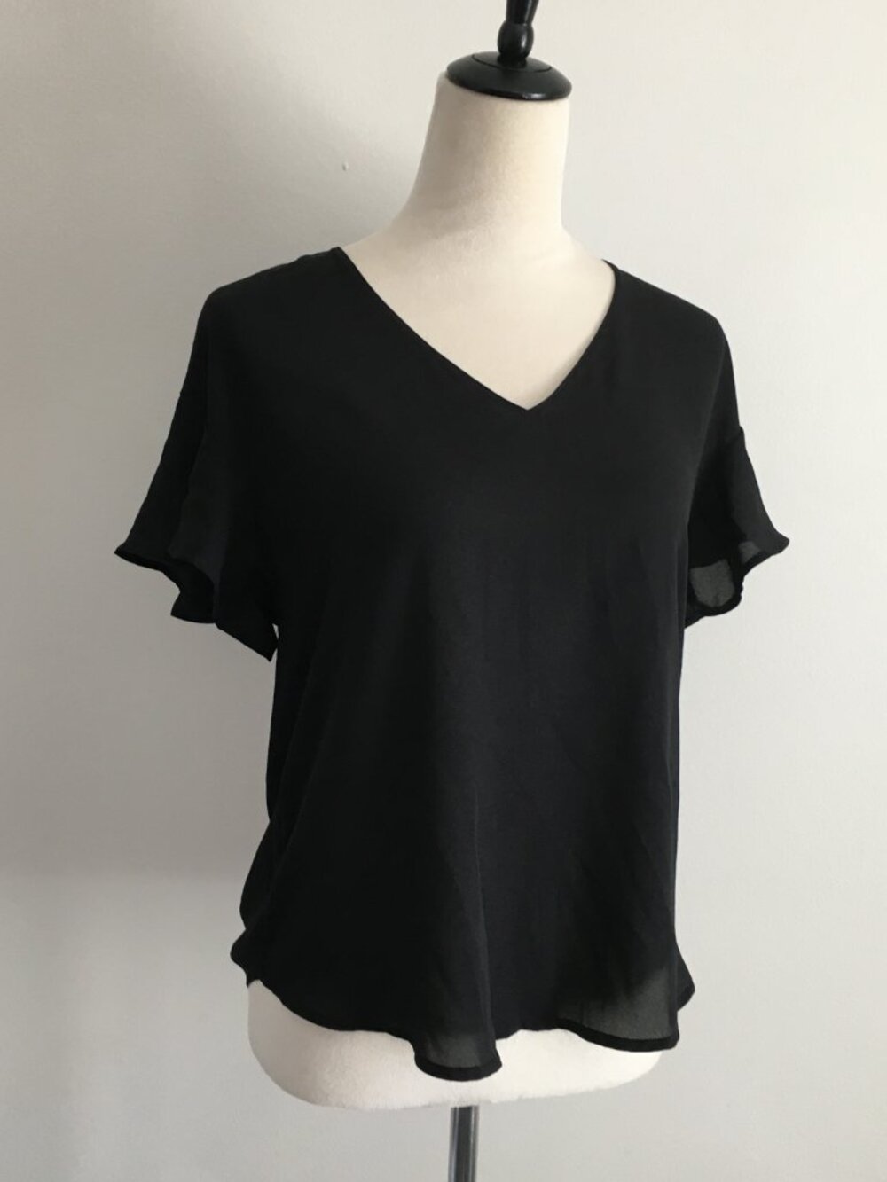 LUSH Nordstrom Black Ruffle Short Sleeve V Neck Shirt